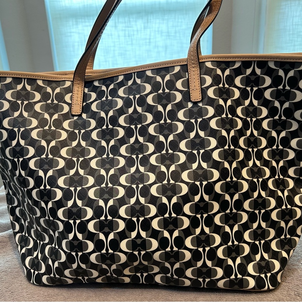 Coach tote EXCELLENT CONDITION - Picture 5 of 7